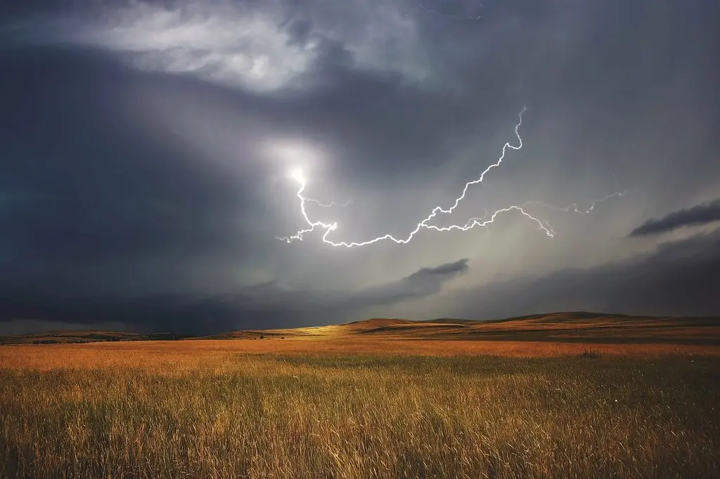 <p>BE AWARE OF CONDITIONS: Ambulance Victoria is reminding people about thunderstorm asthma. PHOTO: Pixabay</p>\\n